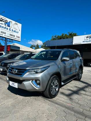 TOYOTA HILUX SW4 2.8 SRX 4X4 7 LUGARES 16V TURBO INTERCOOLER DIESEL 4P AUTOMÁTICO